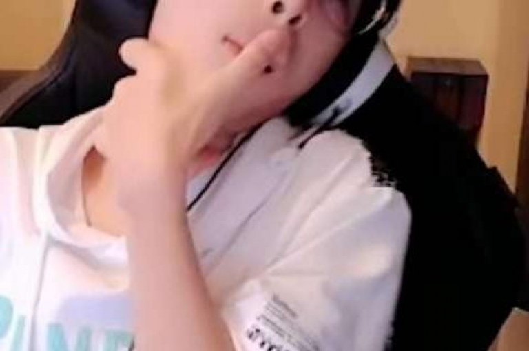 每次用户在快手短视频平台上点击视频，主播就能获得一毛钱，这让人不禁感叹快手的算法真是高效。