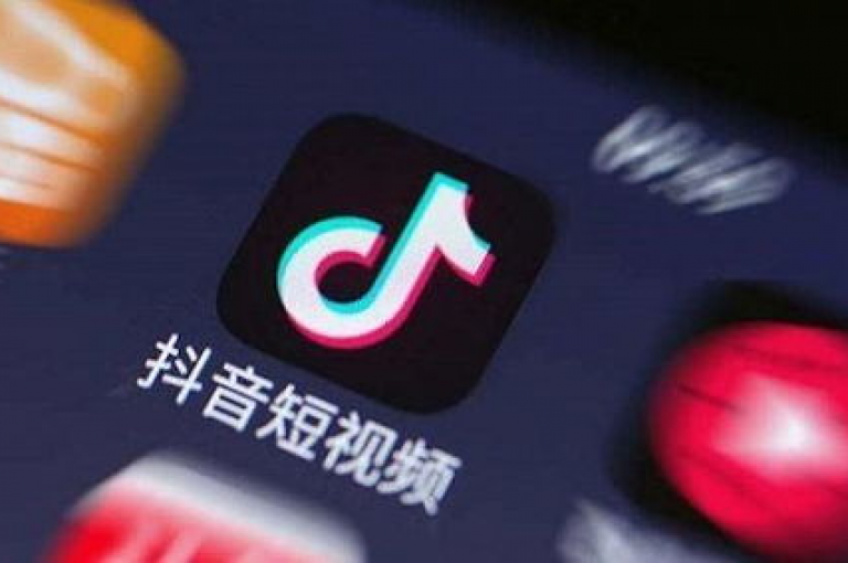 粉丝互相关注指的是两个或多个抖音用户之间相互添加对方为关注对象的行为。